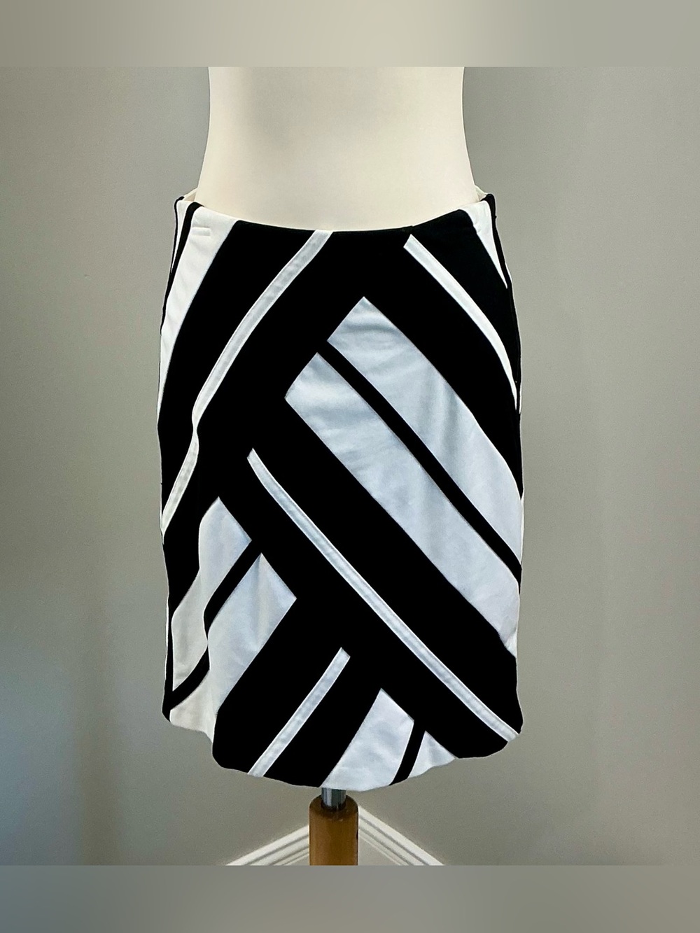 White House Black Market Black White Diagonal Stripe Pencil Skirt Size 10